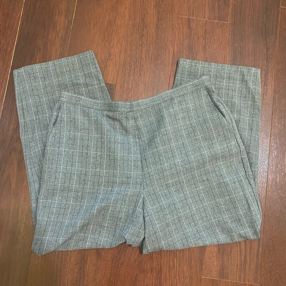 SALE 💕Gray Plaid women’s pants size 18